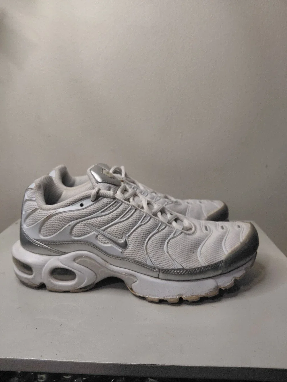 Nike Air Max Plus Kids White and Silver Mesh Sneakers Size 6
